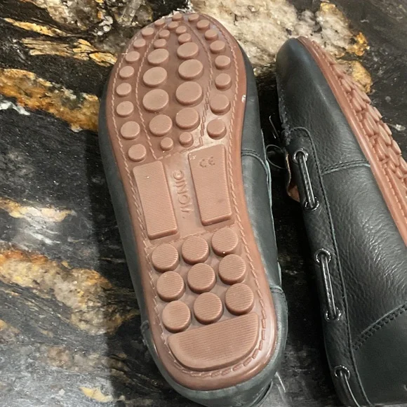 Vionic Virginia Women's Classic Black Leather Loafers - Picture 4 of 8